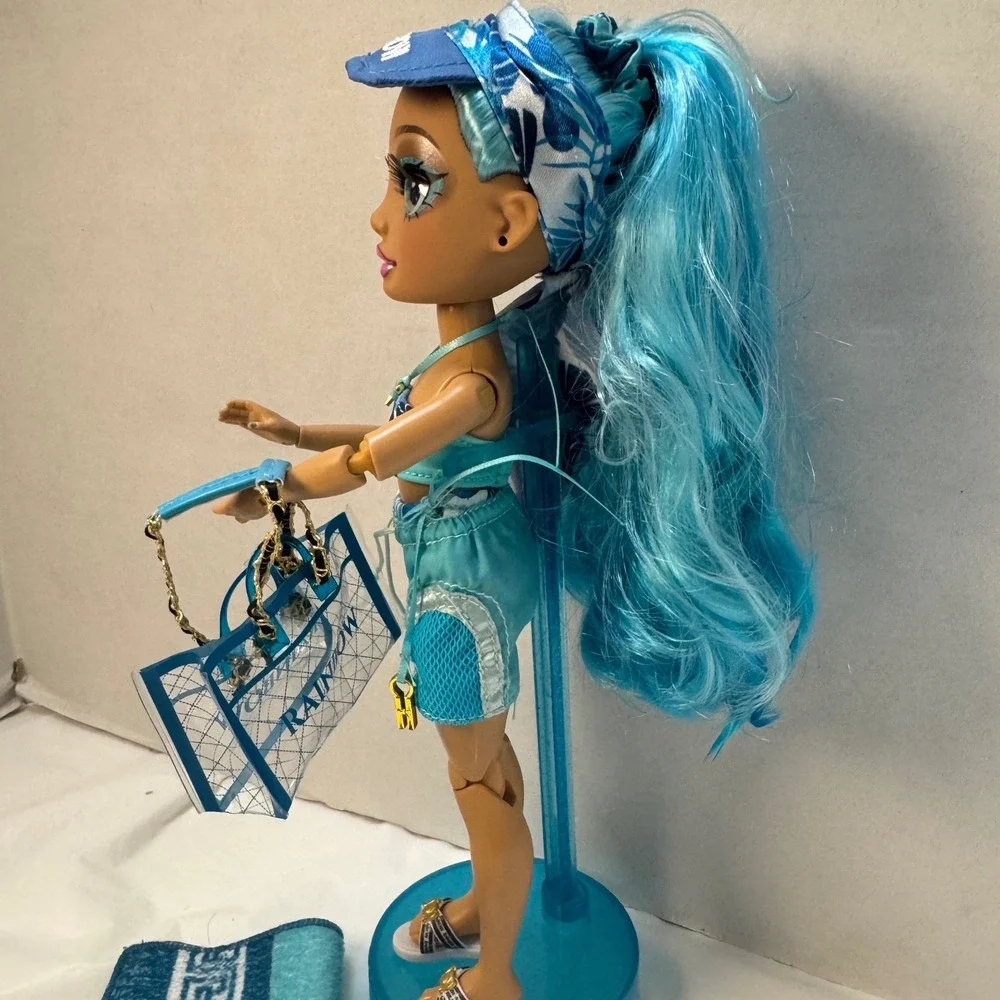 Rainbow High Pacific Coast Hali Capri Blue Fashion Doll Beach Accessories MGA